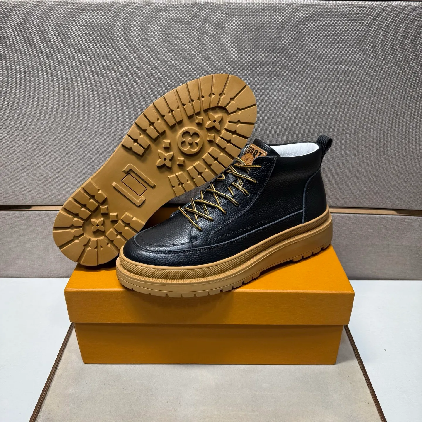 Men's men's shoes 💰pp460 [LV～] Men's casual high-top shoes 2025z cabinet sales simultaneously 🔶Size: 38-44#️⃣ 🔷3 colors🔜The upper is made of multi-material splicing ➕Genuine leather lining, comfortable and breathable, sole: original comfortable and wear-resistant outsole, ⚠️real thing📱photographed🎬real thing is better📢📢📢